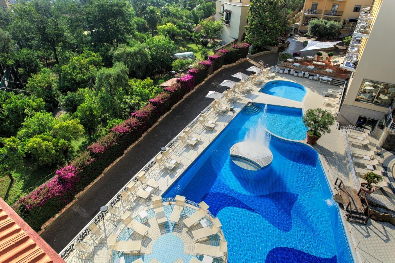 Via Capo Rooms Sorrento Bagian luar foto
